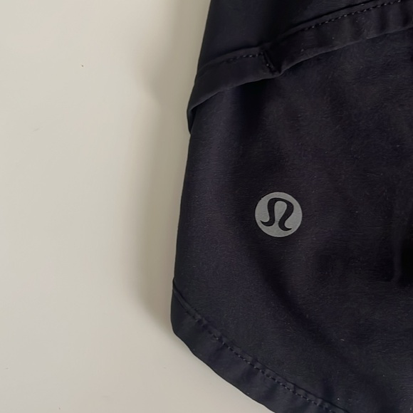 Lululemon Black Women's Athletic Shorts Size 4 - Picture 5 of 7